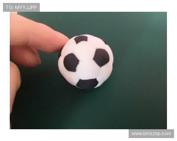 创意手工：足球明星粘土画框制作全攻略，轻松打造个性艺术作品